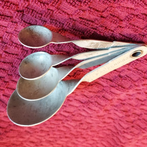 Vintage Measuring Spoons Set - Picture 12 of 14